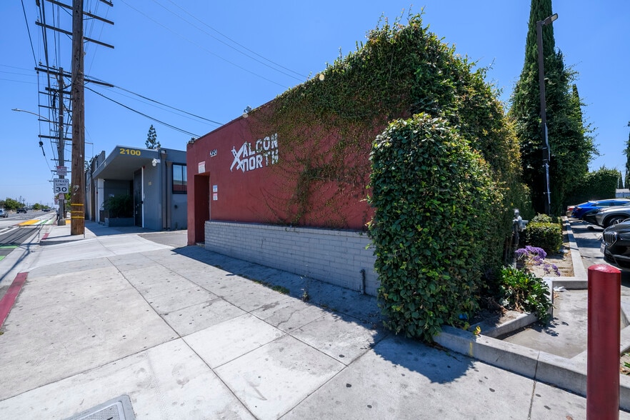 2020 E Artesia Blvd, Long Beach, CA à vendre - Photo de l’immeuble – Image 3 sur 11