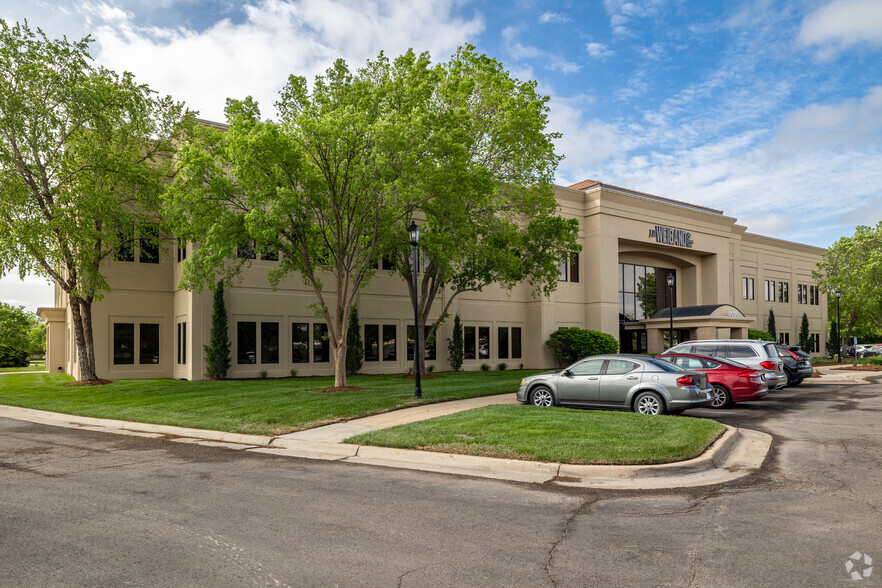 8535 E 21st St, Wichita, KS à vendre - Photo principale – Image 1 sur 26