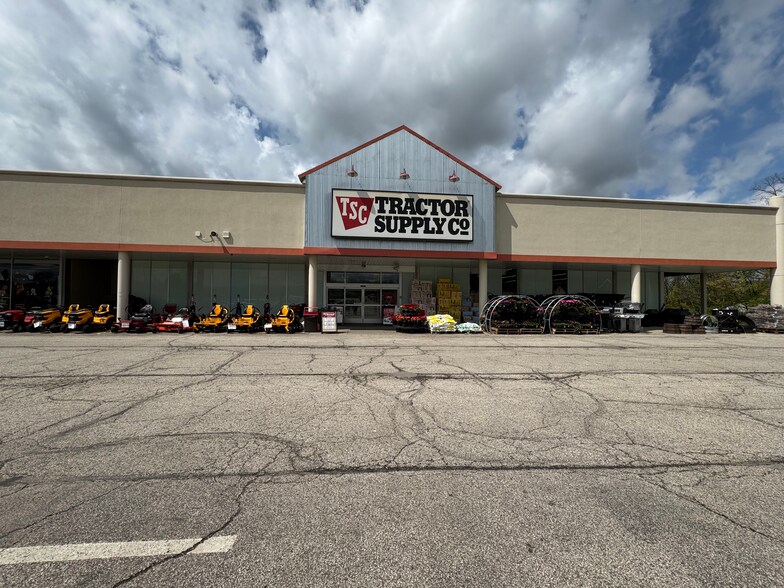 1500-1540 Canton Rd, Akron, OH à louer - Photo de l’immeuble – Image 3 sur 10
