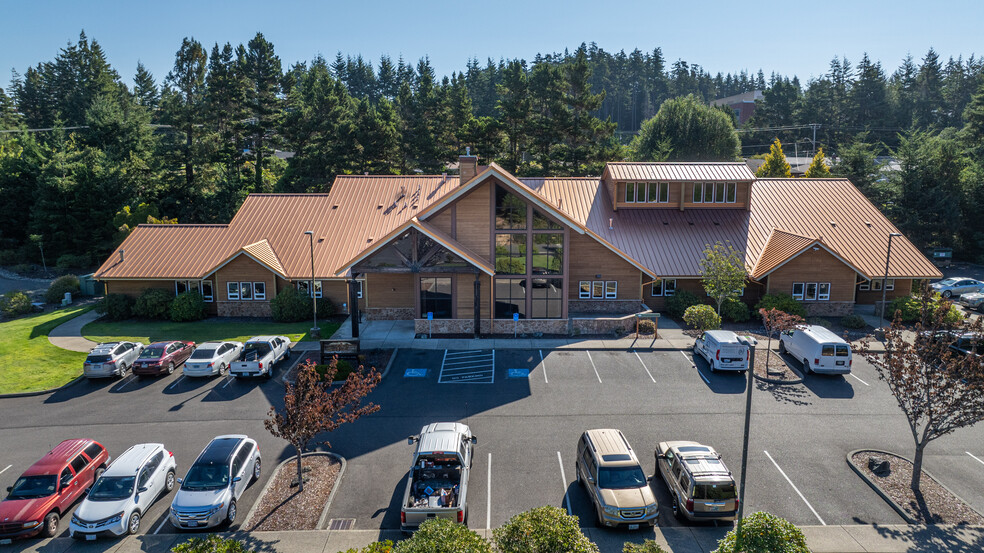1963 Thompson Rd, Coos Bay, OR à vendre - Photo de l’immeuble – Image 2 sur 48