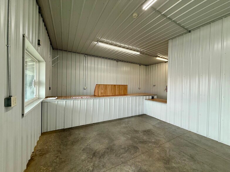612 E Tipton St, Seymour, IN à vendre - Photo intérieure – Image 2 sur 12