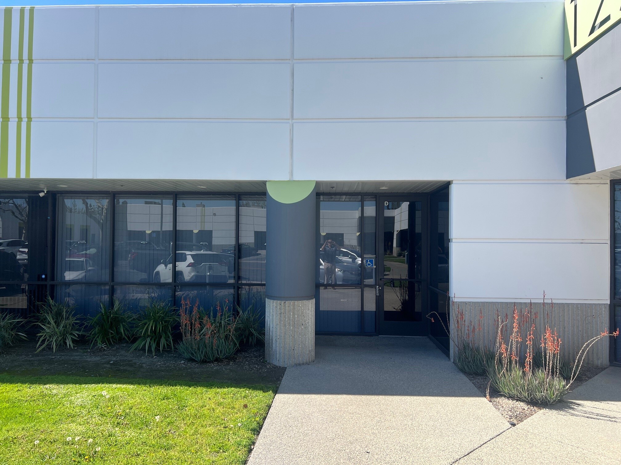 13177 Ramona Blvd, Irwindale, CA à louer Photo de l’immeuble– Image 1 sur 1