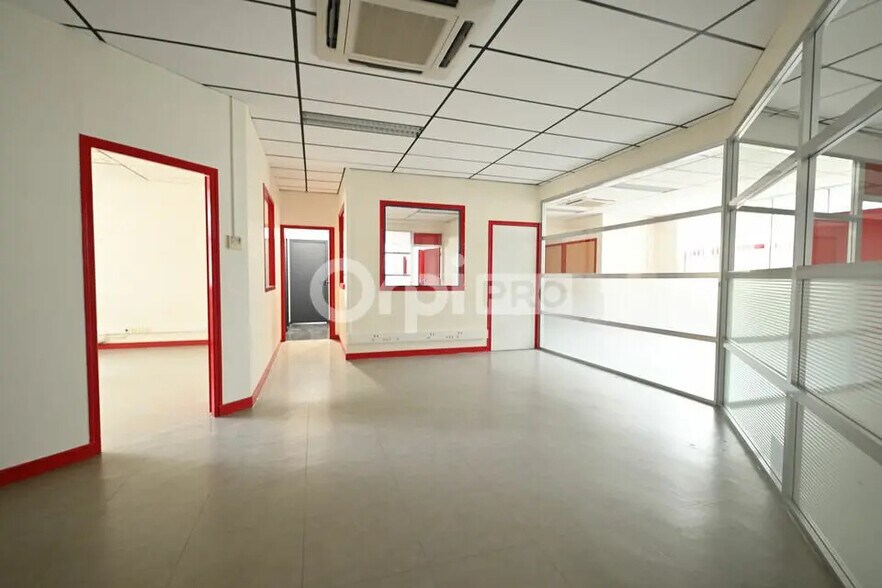 Bureau dans Le Creusot à louer - Photo de l’immeuble – Image 2 sur 14