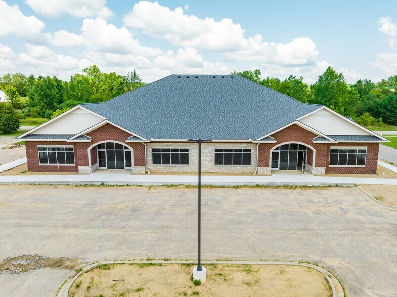 6001 Cheshire Park Dr, Village of Clarkston, MI à vendre - Photo de l’immeuble – Image 1 sur 7