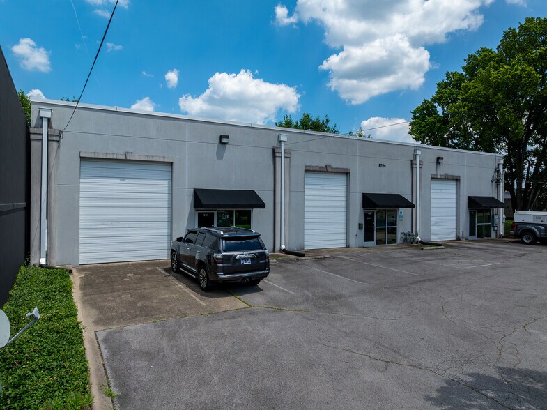 2702-2704 Eugenia Ave, Nashville, TN à louer - Photo de l’immeuble – Image 2 sur 3
