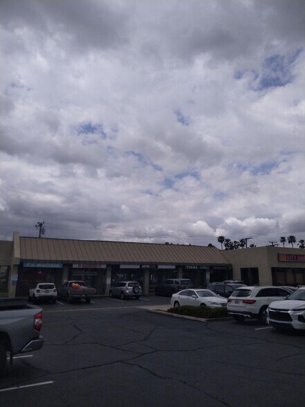1800-1814 N Tustin Ave, Orange, CA à louer - Photo de l’immeuble – Image 2 sur 8