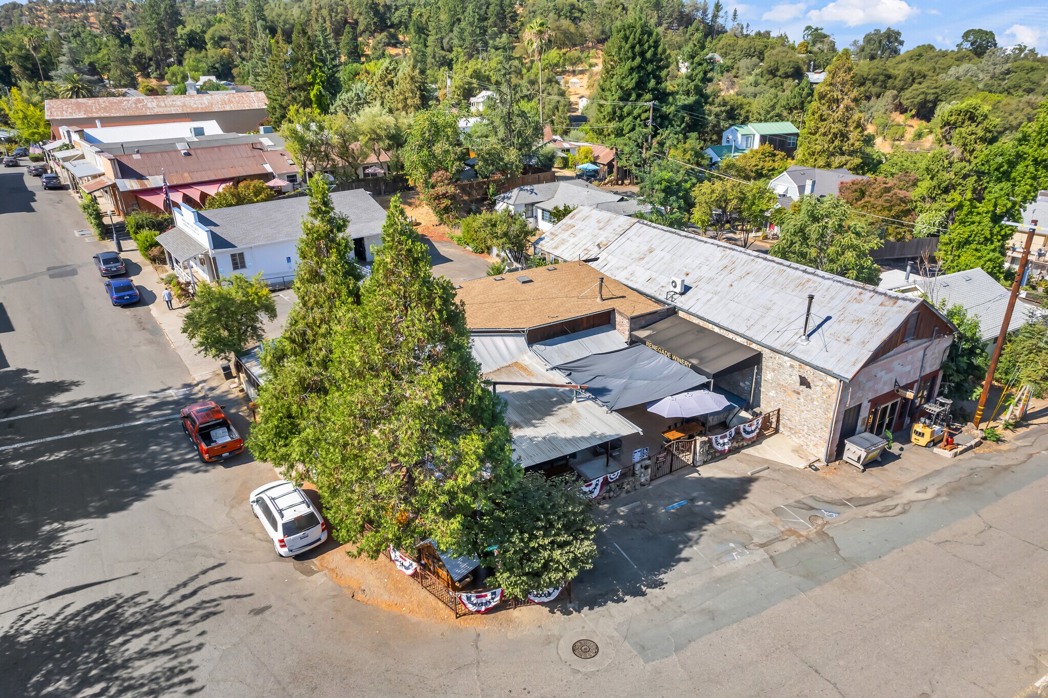 8345 Main St, Mokelumne Hill, CA à vendre Photo principale– Image 1 sur 41