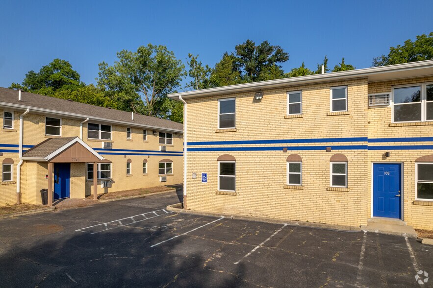 7743 Reading Rd, Cincinnati, OH à vendre - Photo de l’immeuble – Image 2 sur 11