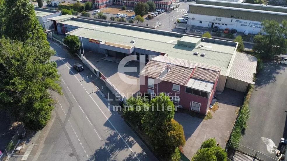 Industriel/Logistique dans Carros à louer - Photo de l’immeuble – Image 2 sur 4