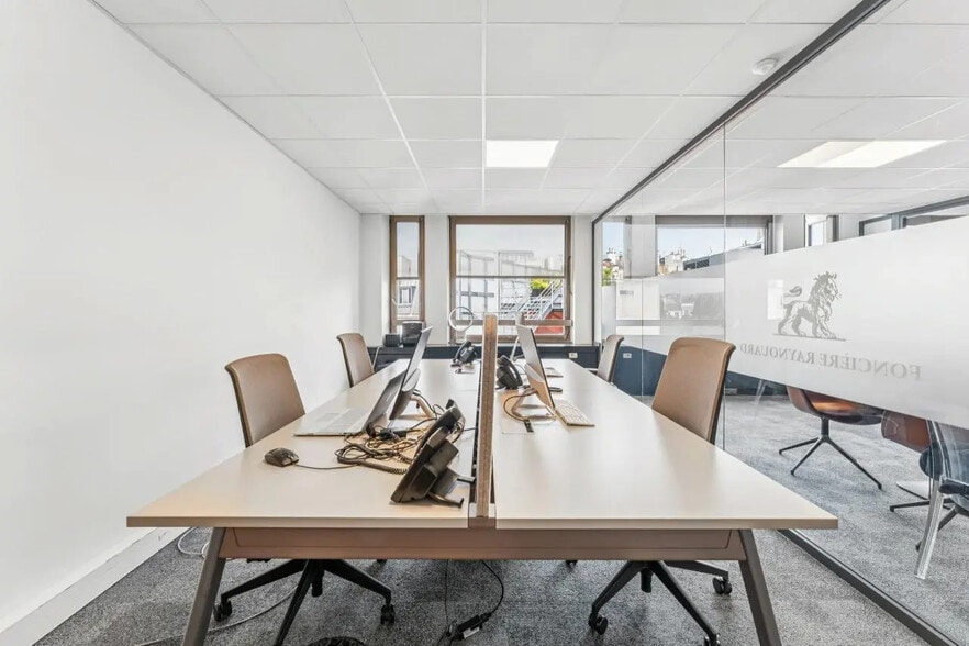 17 Avenue George V, Paris à louer - Photo de l’immeuble – Image 1 sur 10