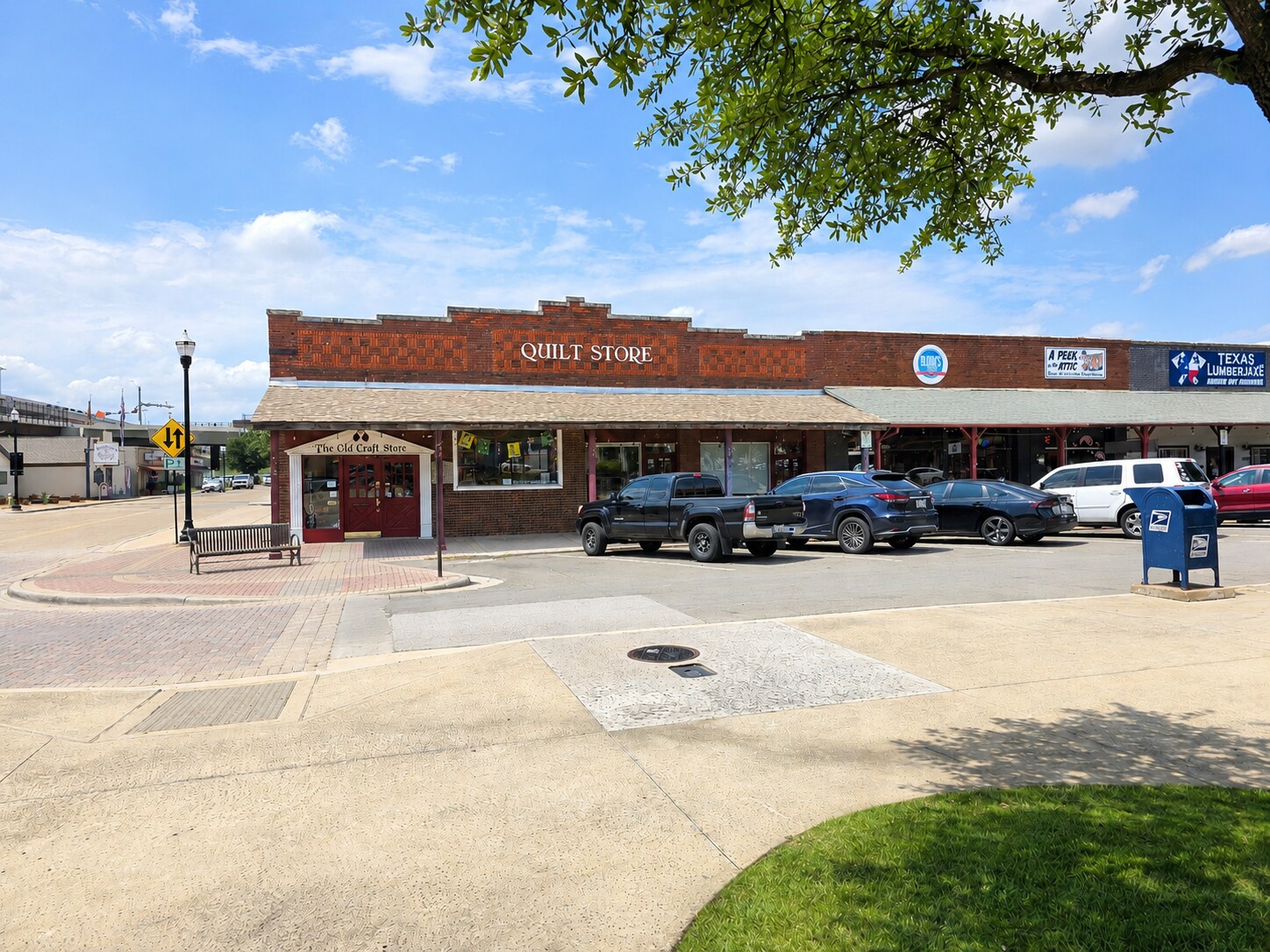 Carrollton Square - Main Street portefeuille de 2 biens à vendre sur LoopNet.fr Photo de l’immeuble– Image 1 sur 11