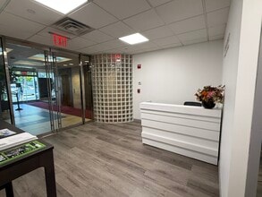 36-36 Main St, Flushing, NY à louer Photo intérieure– Image 1 sur 4