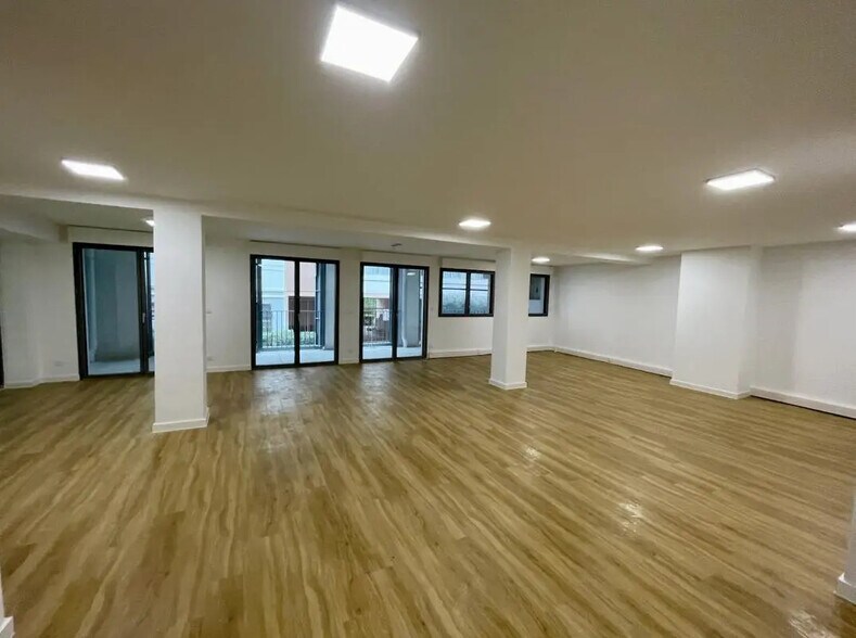 Bureau dans Marseille à louer - Photo de l’immeuble – Image 2 sur 7