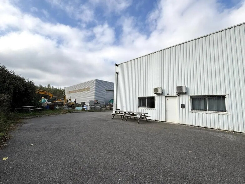 Local d’activités dans Le Fauga à louer - Photo de l’immeuble – Image 3 sur 25