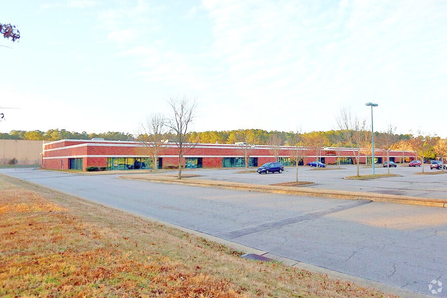 2693 Reliance Dr, Virginia Beach, VA à louer - Photo de l’immeuble – Image 1 sur 2