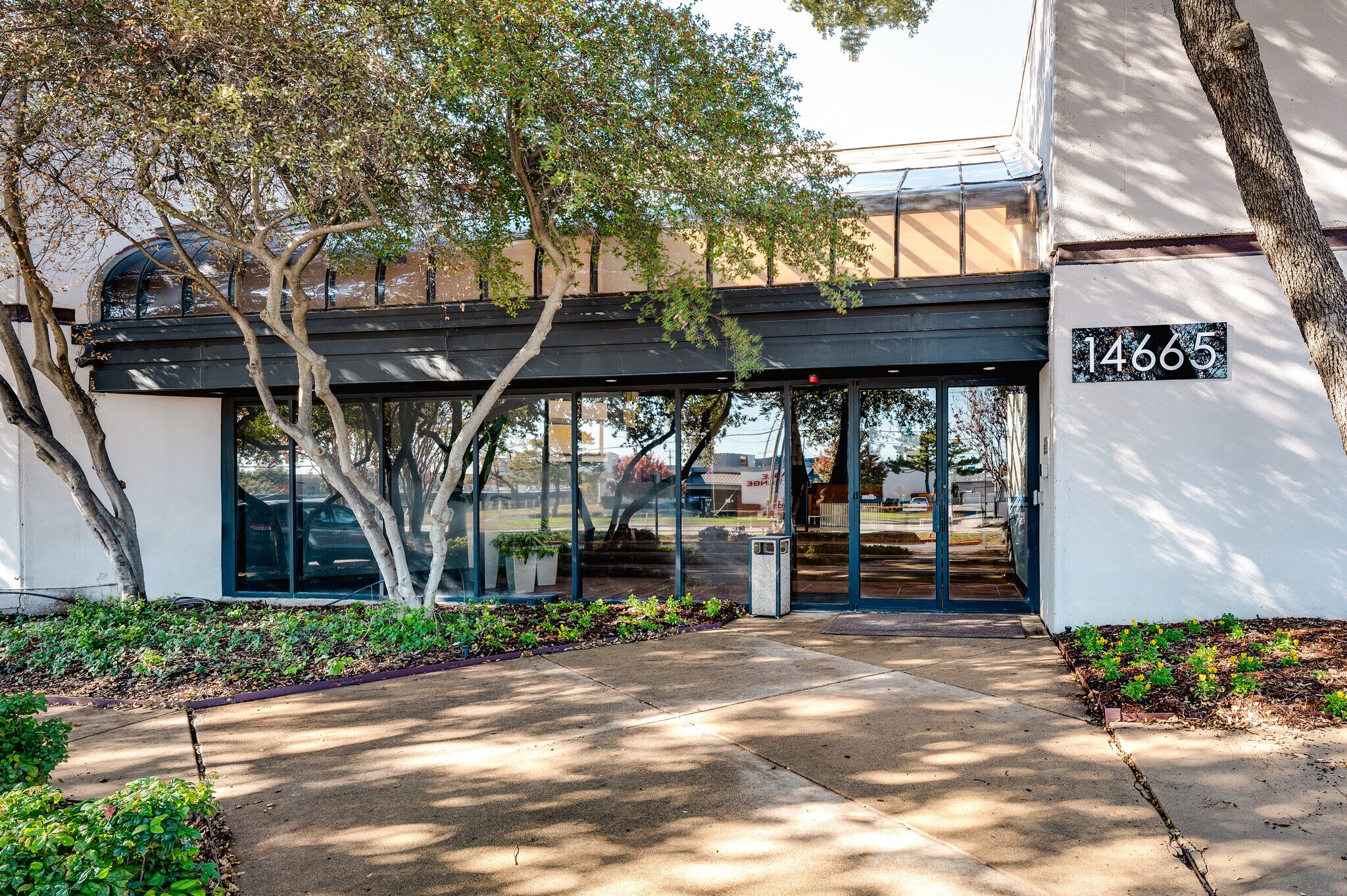 14665 Midway Rd, Addison, TX à louer Photo principale– Image 1 sur 22