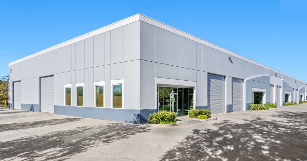 1291 Pacific Oaks Pl, Escondido, CA à louer - Photo de l’immeuble – Image 2 sur 3