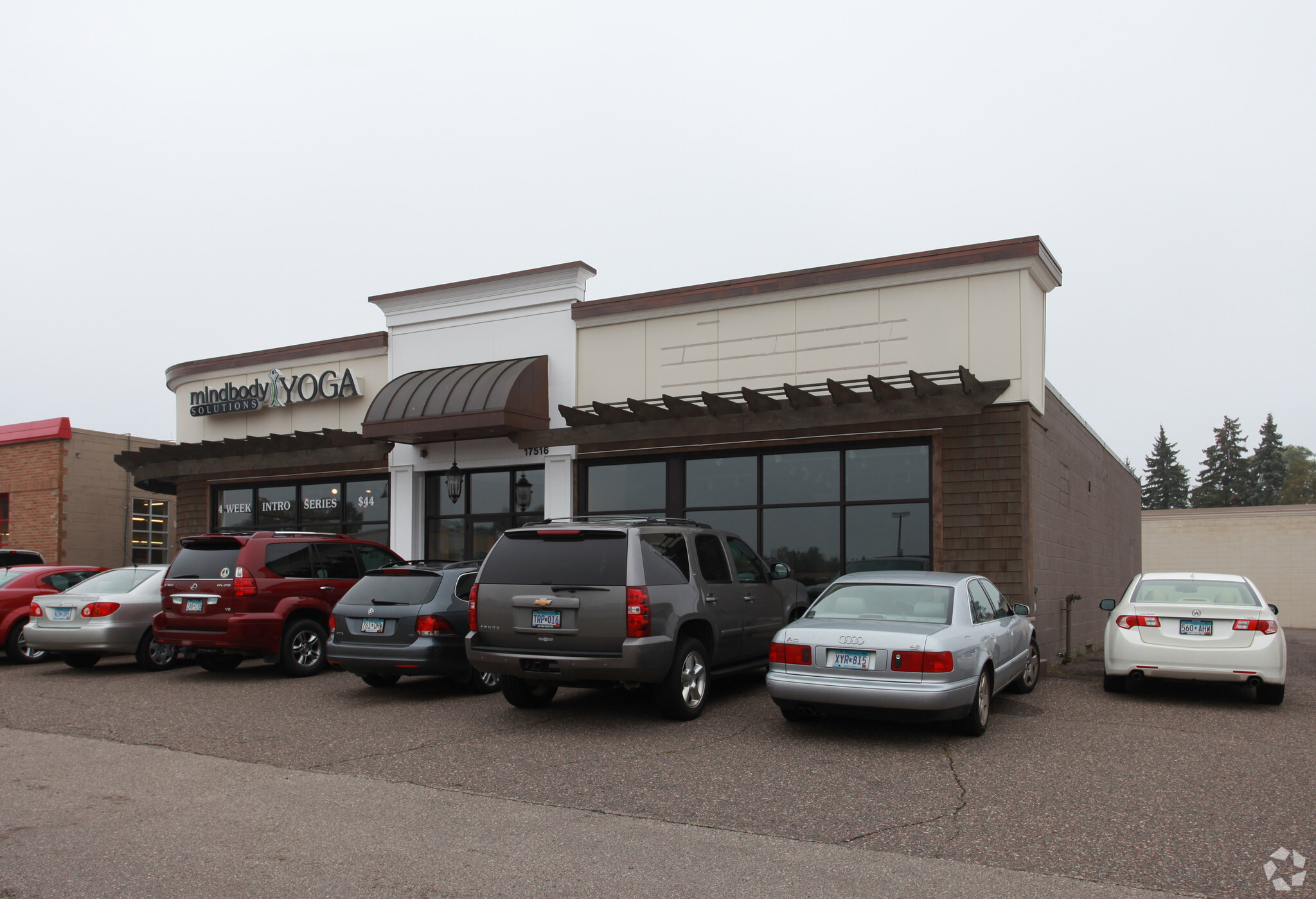 17516 Minnetonka Blvd, Minnetonka, MN à louer Photo principale– Image 1 sur 4
