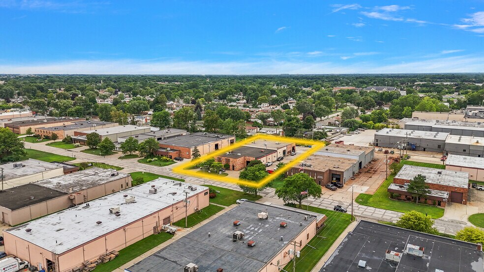 34195 Riviera Dr, Fraser, MI à louer - Photo de l’immeuble – Image 3 sur 3