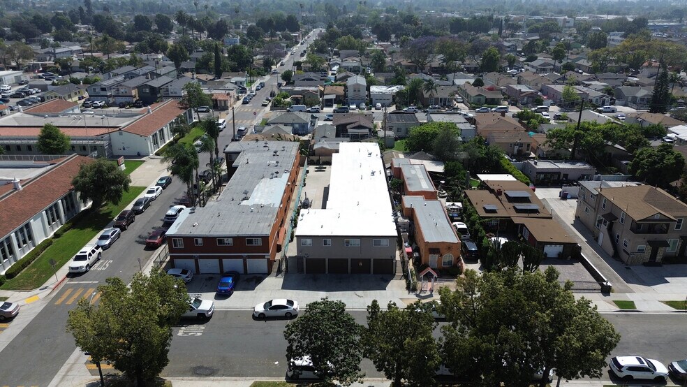 174 E Plymouth St, Long Beach, CA à vendre - Photo de l’immeuble – Image 2 sur 5