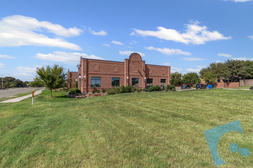 8913 Mid Cities Blvd, North Richland Hills, TX à louer - Photo de l’immeuble – Image 2 sur 12