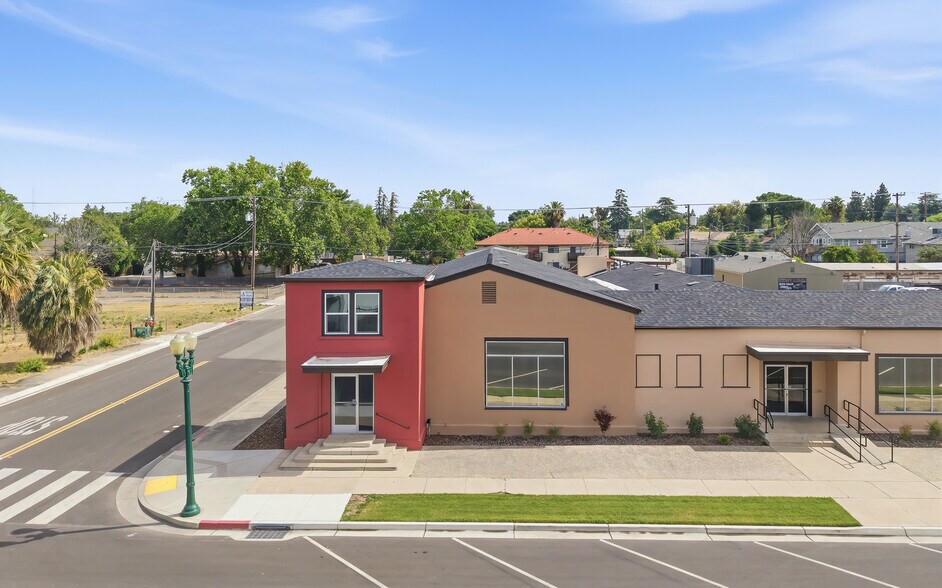 223 N Center St, Turlock, CA à louer - Photo de l’immeuble – Image 3 sur 18