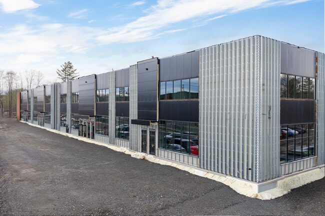 Plus de détails pour 100 Blvd Jean-Baptiste-Rolland O, Saint-jerome, QC - Industriel/Logistique à louer