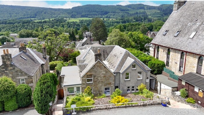 8 Lower Oakfield, Pitlochry à vendre - Photo de l’immeuble – Image 2 sur 14