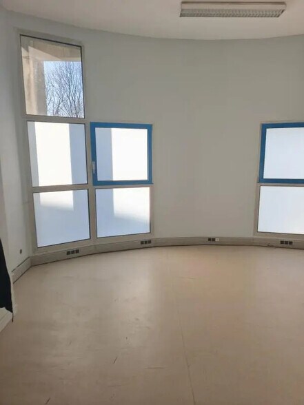 Bureau dans Hérouville-Saint-Clair à vendre - Photo intérieure – Image 3 sur 3