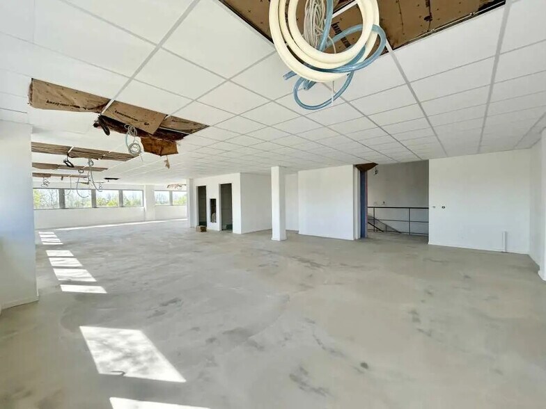 Bureau dans Mont-Saint-Aignan à louer - Photo de l’immeuble – Image 1 sur 9