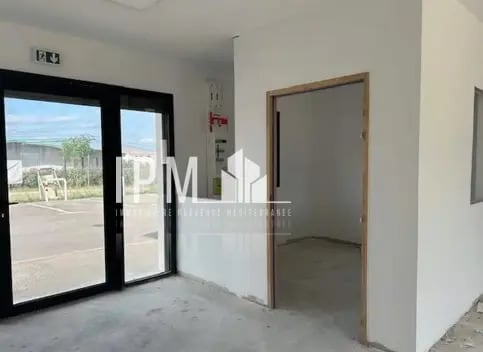 Local commercial dans LANÇON-PROVENCE à louer Photo intérieure– Image 1 sur 5