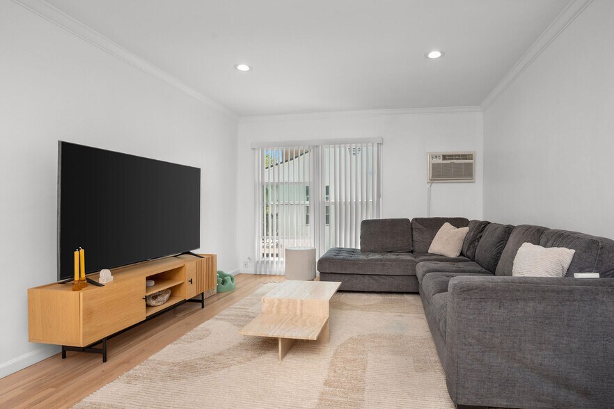 4259 Cahuenga Blvd, Toluca Lake, CA à vendre - Photo de l’immeuble – Image 3 sur 26