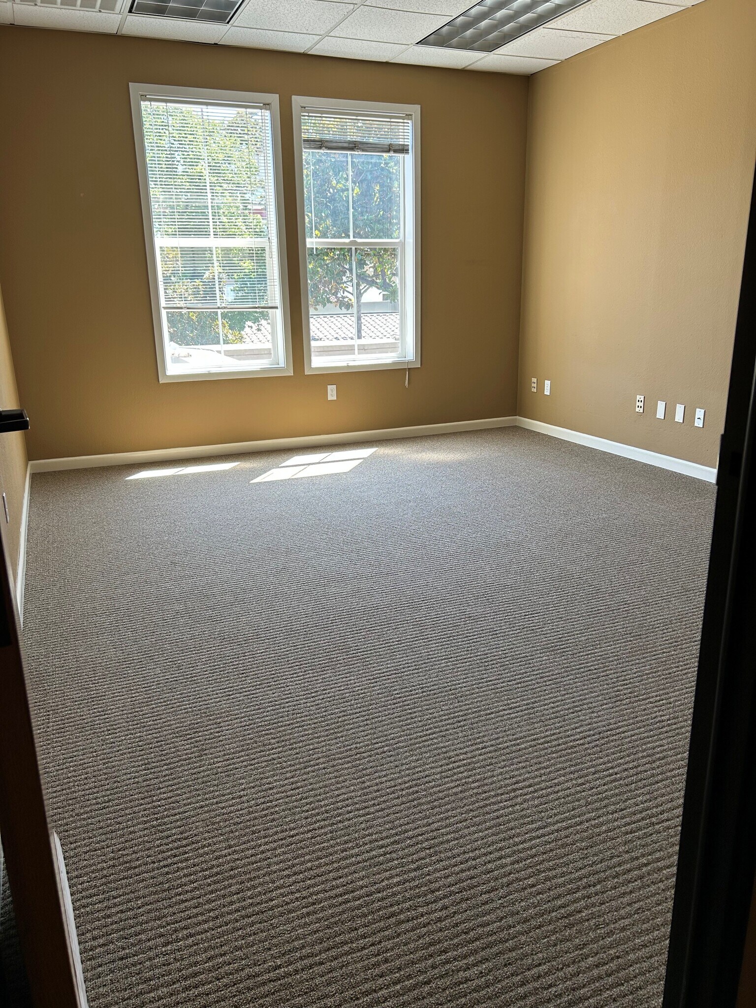 1525-1535 N Main St, Walnut Creek, CA à louer Photo intérieure– Image 1 sur 4