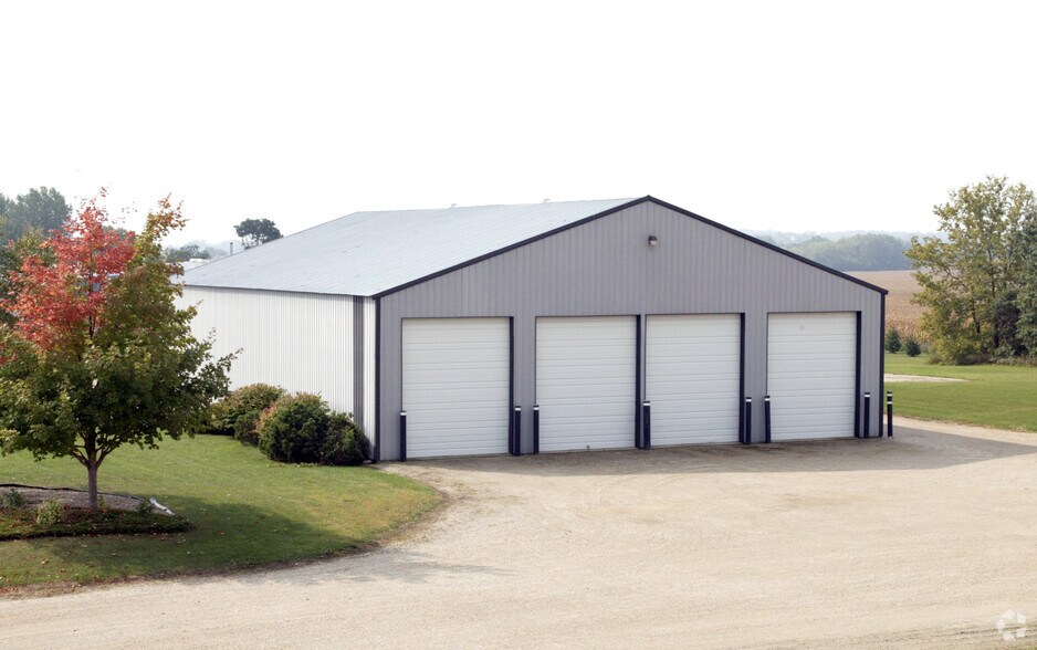1521 Industrial Ave, Jefferson, WI à vendre - Photo de l’immeuble – Image 2 sur 2