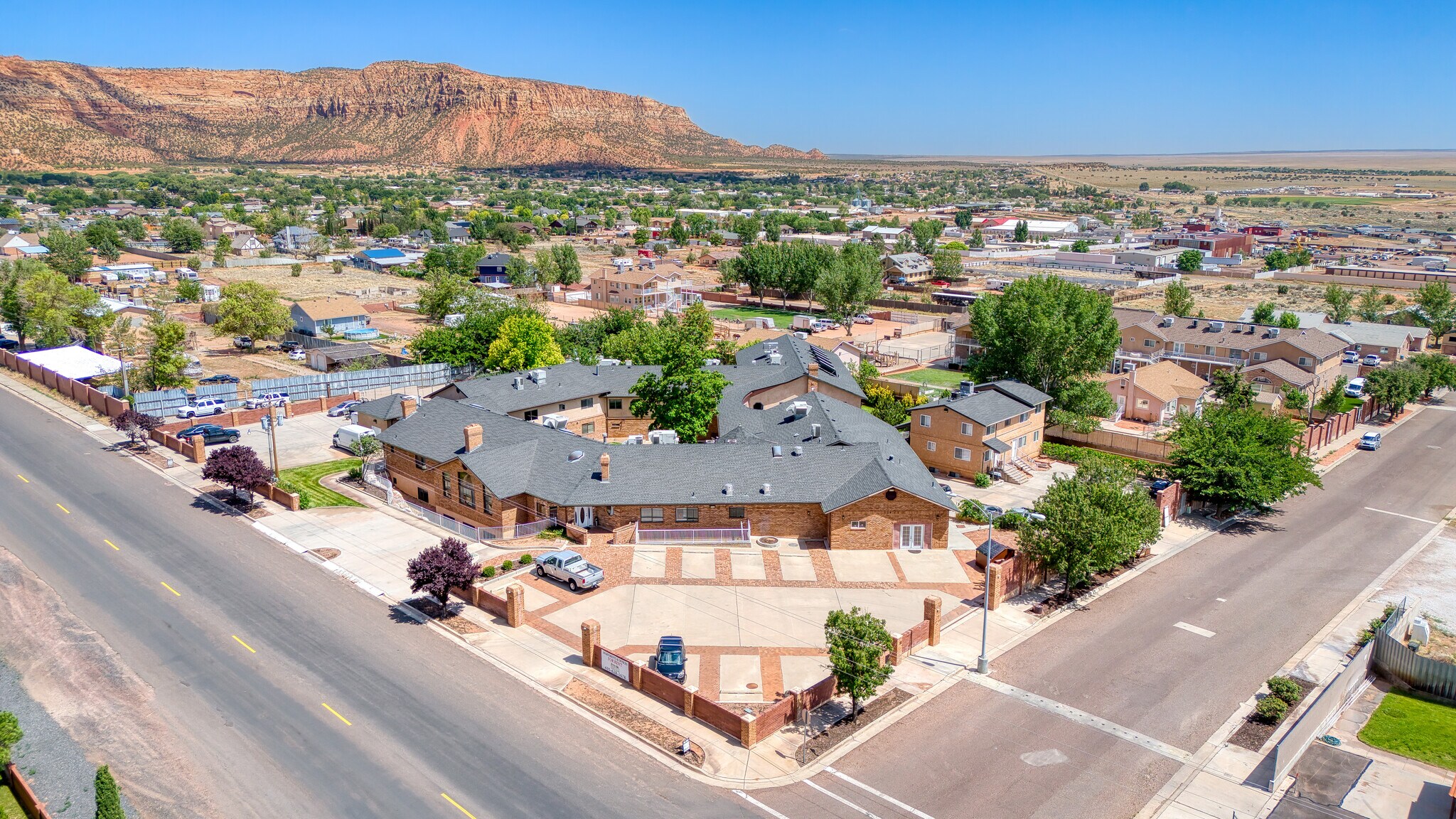 985 W Utah Ave, Hildale, UT à vendre Photo de l’immeuble– Image 1 sur 8