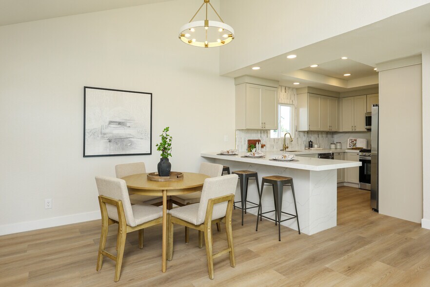 658 Santa Fe Dr, Encinitas, CA à vendre - Photo de l’immeuble – Image 2 sur 28
