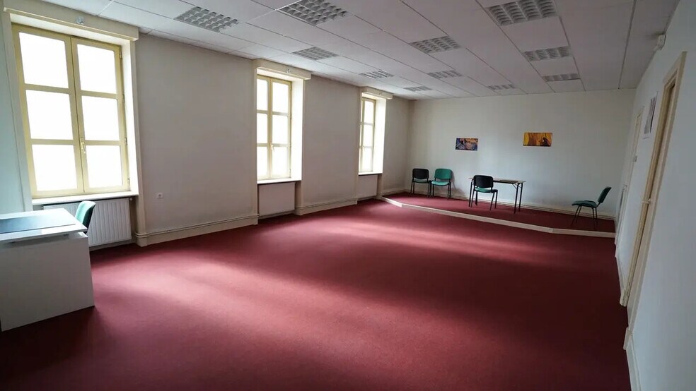 Bureau dans Roanne à louer - Photo de l’immeuble – Image 1 sur 6