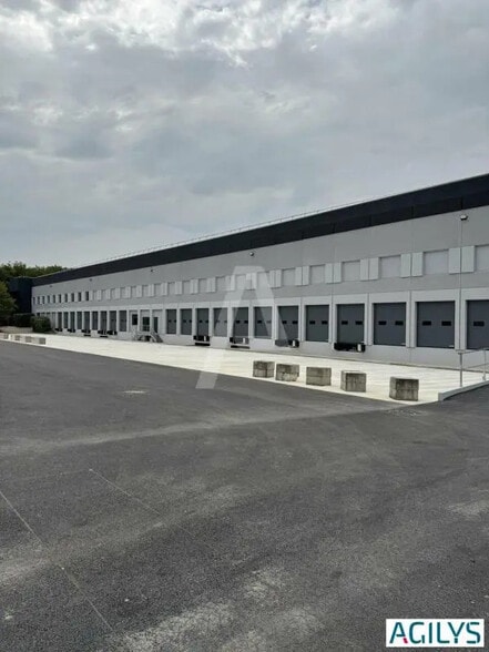 27 Rue Des Cerisiers, Lisses à louer - Photo de l’immeuble – Image 2 sur 7