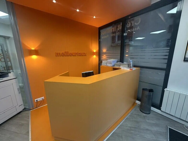 Local commercial dans Chartres à louer - Hall d’entrée – Image 3 sur 13