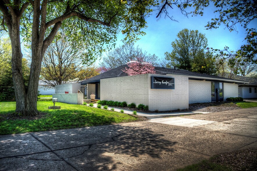 2103 N Dunlap Ave, Champaign, IL à vendre - Photo de l’immeuble – Image 2 sur 2