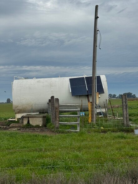 Maxwell Ln, Dixon, CA à vendre - Photo de l’immeuble – Image 3 sur 13