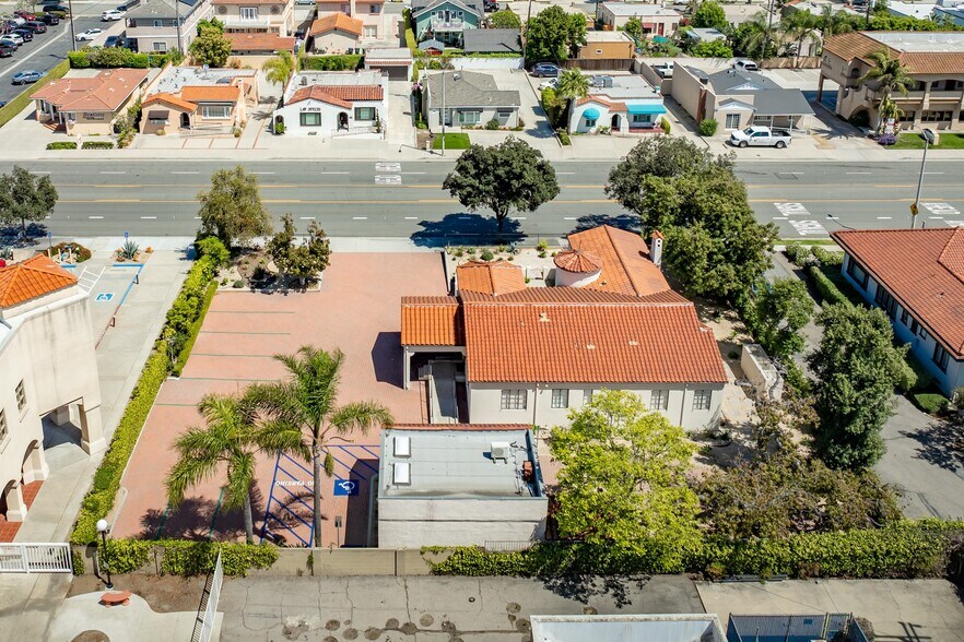 14891 Yorba St, Tustin, CA à vendre - Photo de l’immeuble – Image 3 sur 23
