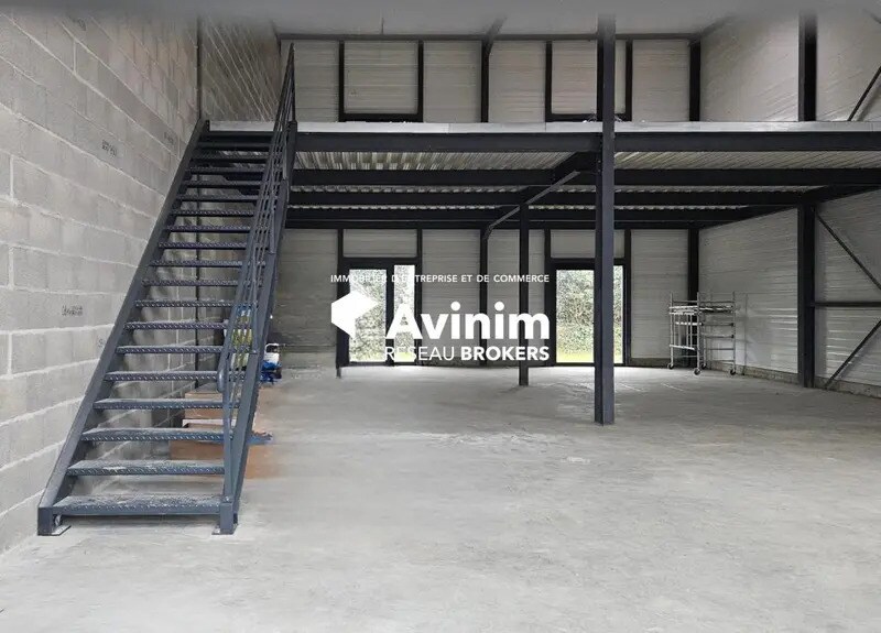 Local d’activités dans Trévoux à louer - Photo de l’immeuble – Image 2 sur 4