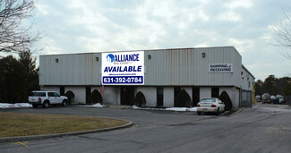 Plus de détails pour 43 Windsor Pl, Central Islip, NY - Industriel/Logistique à louer