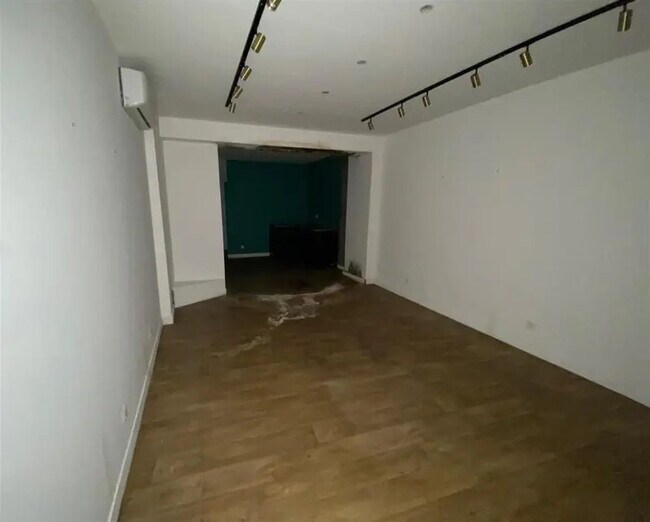Plus de détails pour Local commercial à vendre