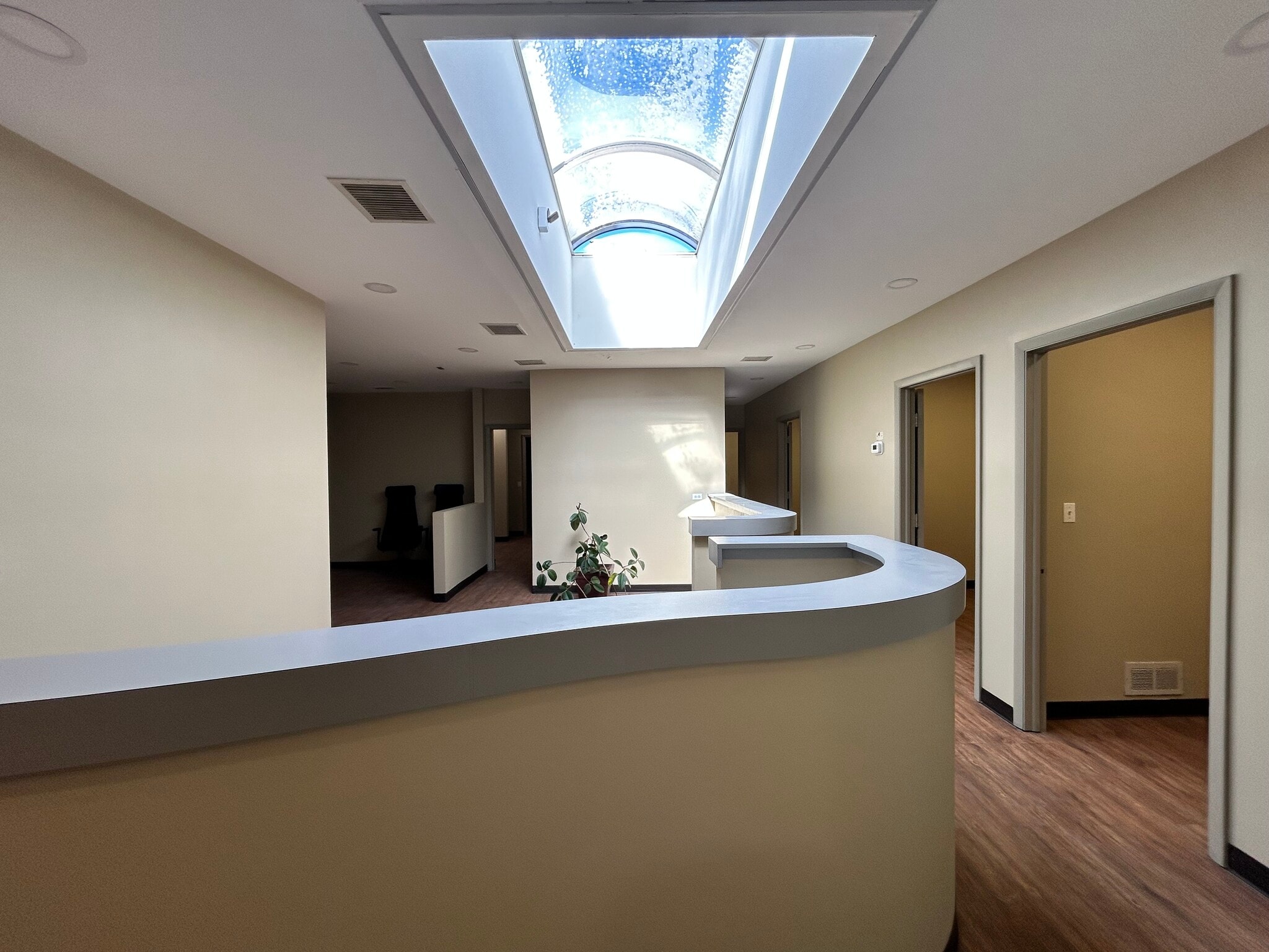 4956 W Irving Park Rd, Chicago, IL à louer Photo intérieure– Image 1 sur 20