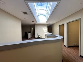 4956 W Irving Park Rd, Chicago, IL à louer Photo intérieure– Image 1 sur 20