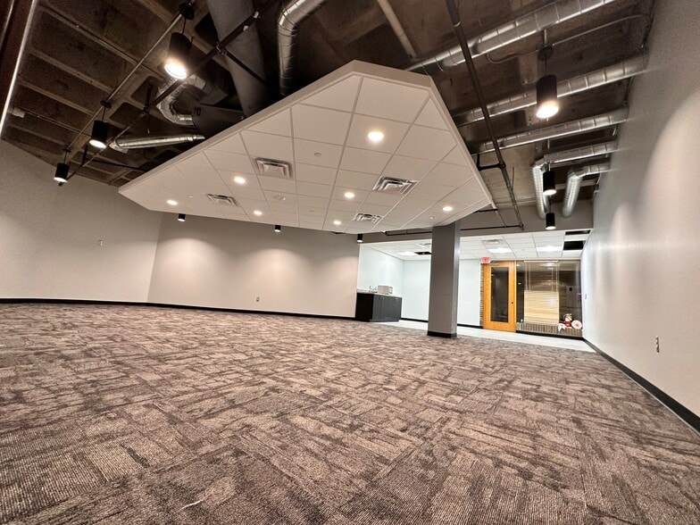 280 N Old Woodward Ave, Birmingham, MI à louer - Photo intérieure – Image 3 sur 4