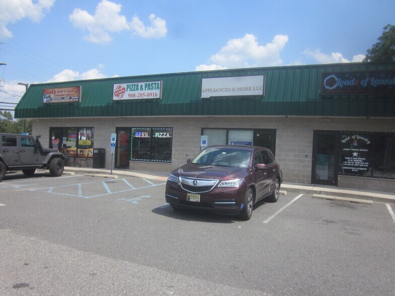 620 Clinton Ave, Piscataway, NJ à louer - Photo de l’immeuble – Image 1 sur 5