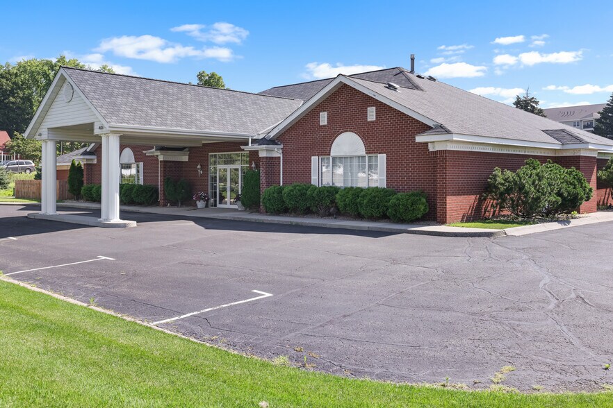 16394 Glory Ln, Eden Prairie, MN à vendre - Photo principale – Image 1 sur 36